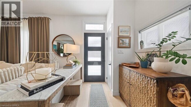 Photo - 128 Cayuga St