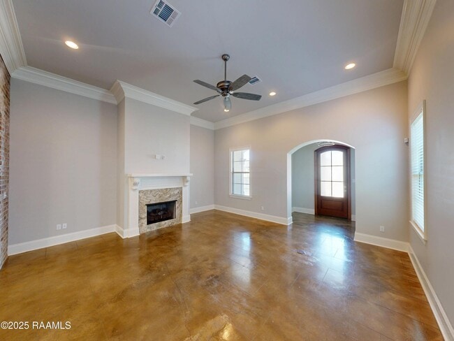 Photo - 405 Dunvegan Ct