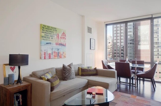 101 W 24th St Unit 12E