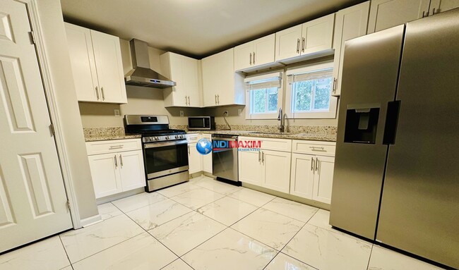 Photo - Renovated 4-bedroom ranch in Stone Mountain