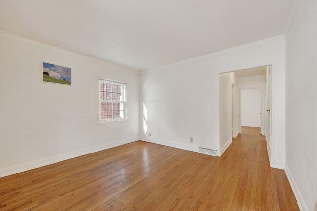 Photo - 514 W Lakeside St