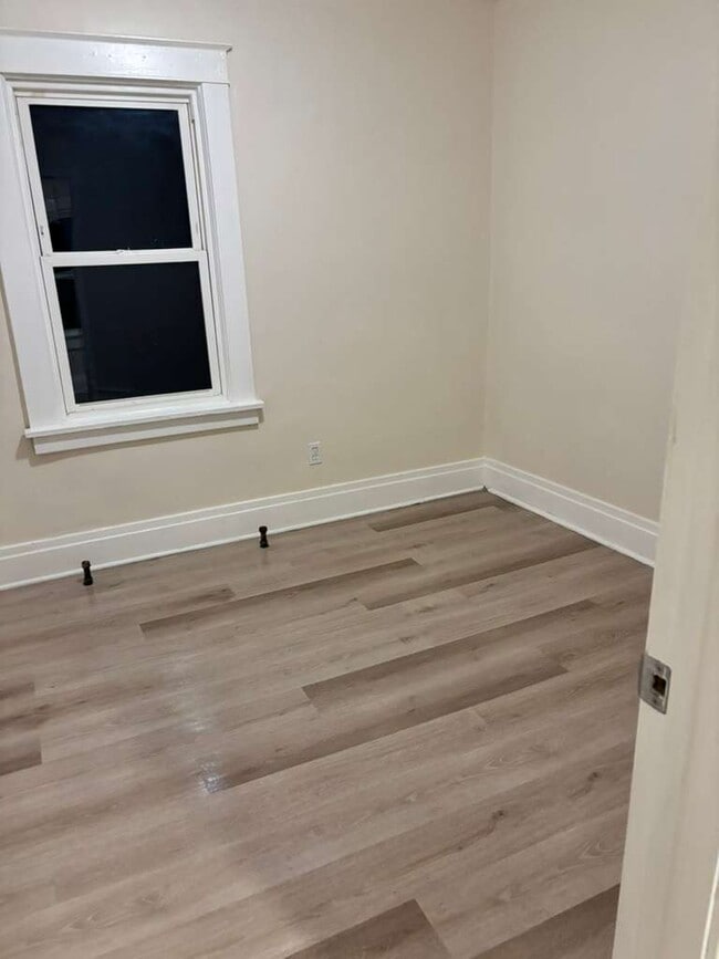 Photo - 2423 Falls St Unit Upper Rear