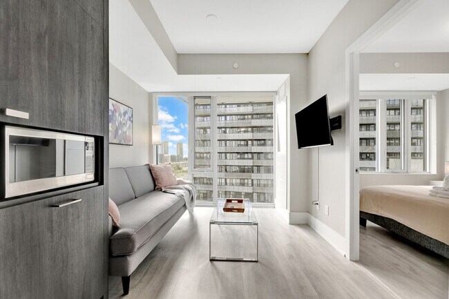 Photo - 438 Wellington St W Unit ID1050761P