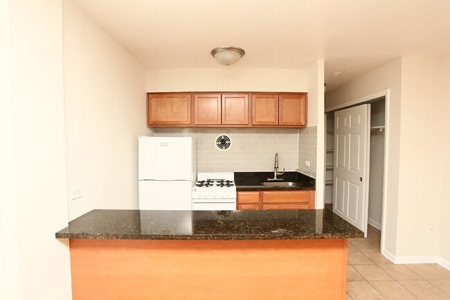 Photo - 5847 N Winthrop Ave Unit 101