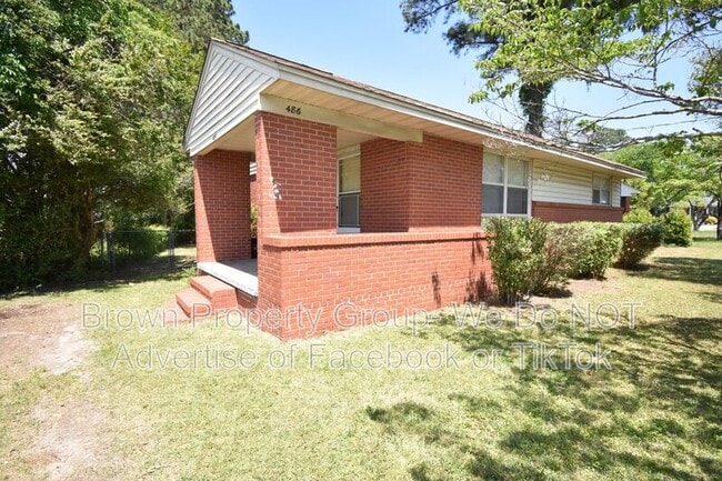 Photo - 486 McBain Dr