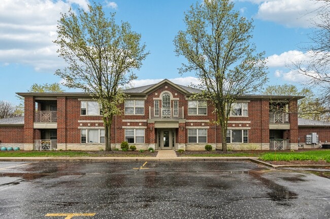 Building Photo - The Enclave