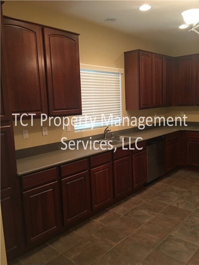 Photo - Upgraded Beautiful 3 bedroom 2.5 bath townhouse in The Cottages