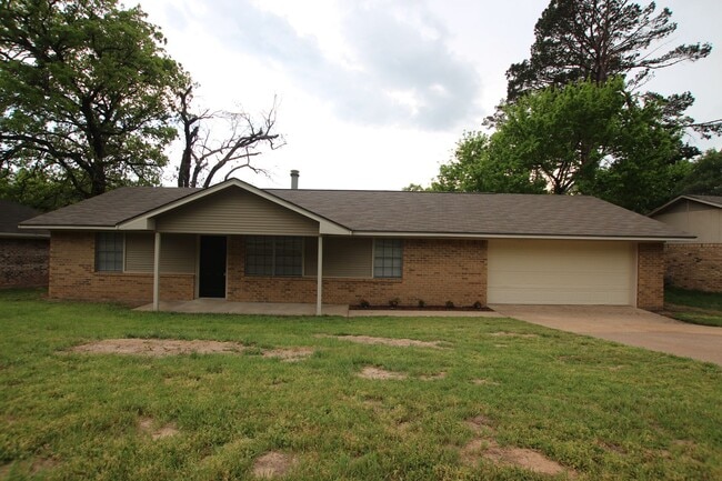 Building Photo - Coming Soon!  Remodeled 3 Bedroom 2 Bath! Large Yard!