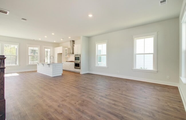 Photo - 302 Julian Hamlet