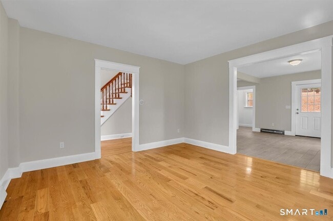Photo - 672 E Main St