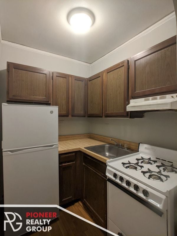 837 W Wolfram St Unit 207