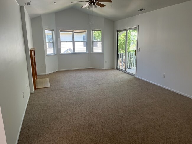 Photo - 398 Keswick Dr