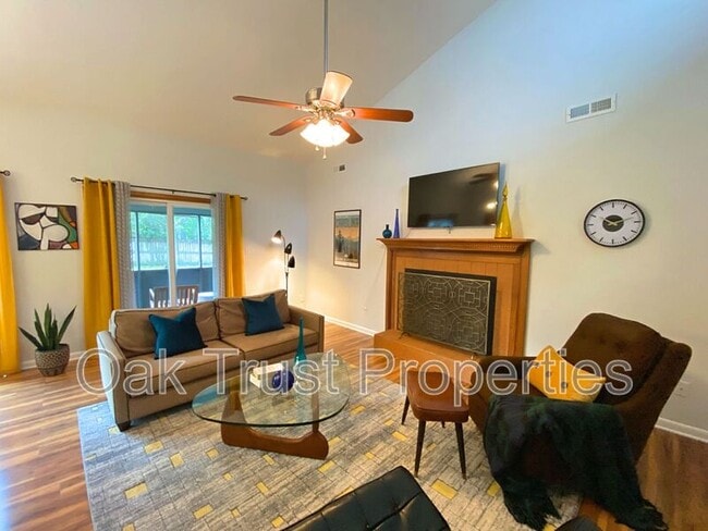 Photo - 303 Christiee Ct