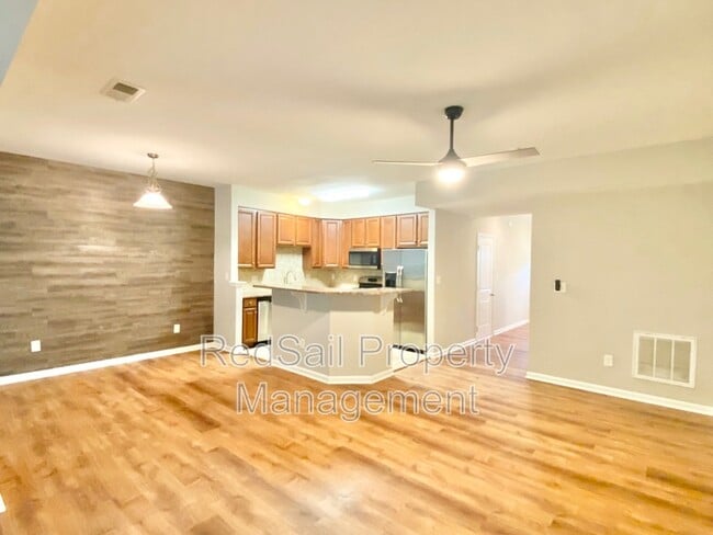 Photo - 107 Riva Ct