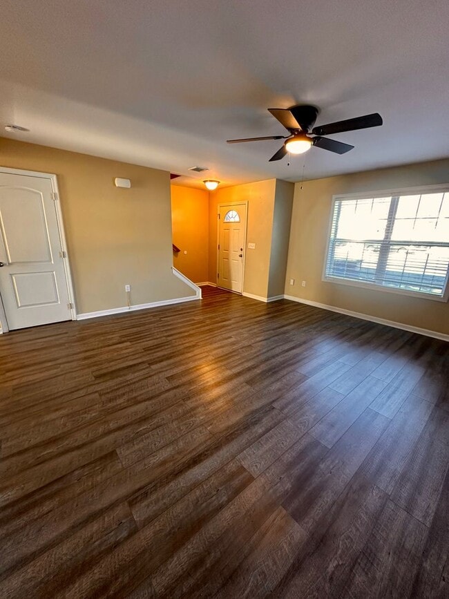 Photo - 2086 Market St Ext