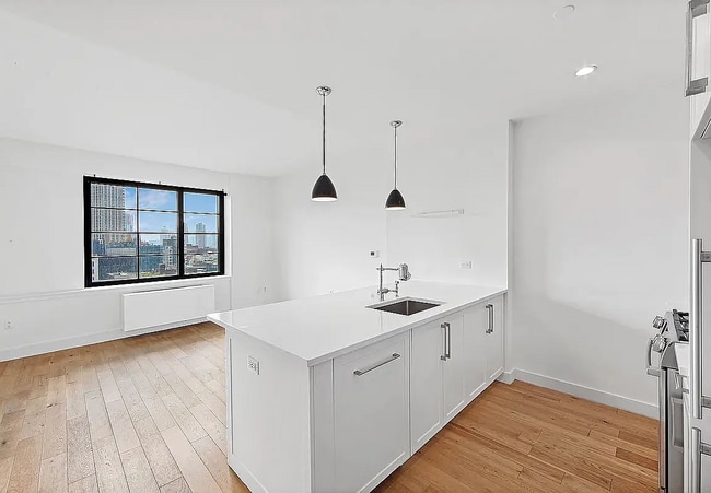 Building Photo - 27-21 44th Dr