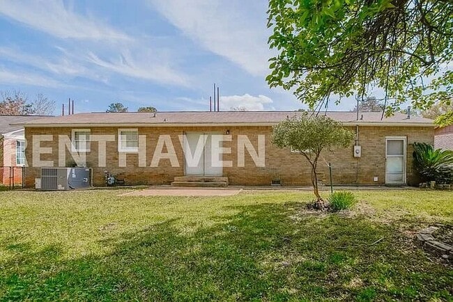 Photo - 209 Avery Ln