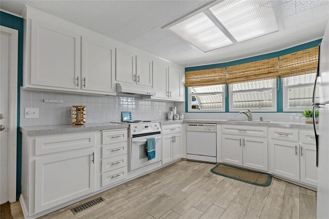 Photo - 3301 US-19 ALT