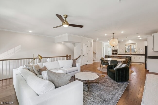 21 Dahlia Dr