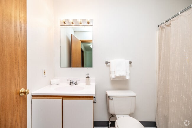 2BR, 2BA - 720-750 SF