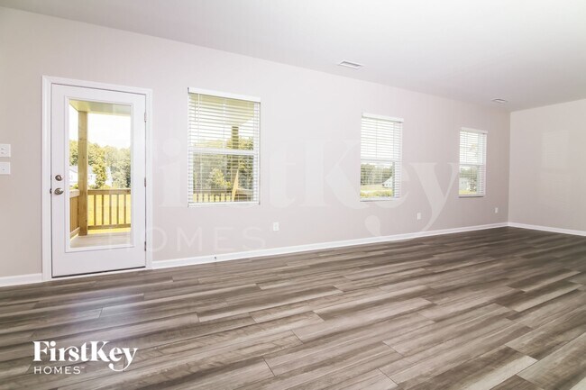 Photo - 210 Soy Bean Ln