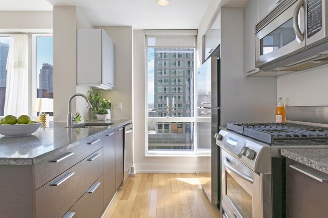 Photo - 350 W 42nd St