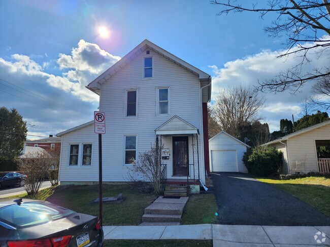 Building Photo - 654 W 3rd St Unit #2 Rental