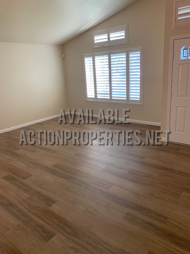 Photo - Antelope Single Story, - 3 bedroom, 2 bath - Separate Living Room, Family Room w/fireplace Low M...