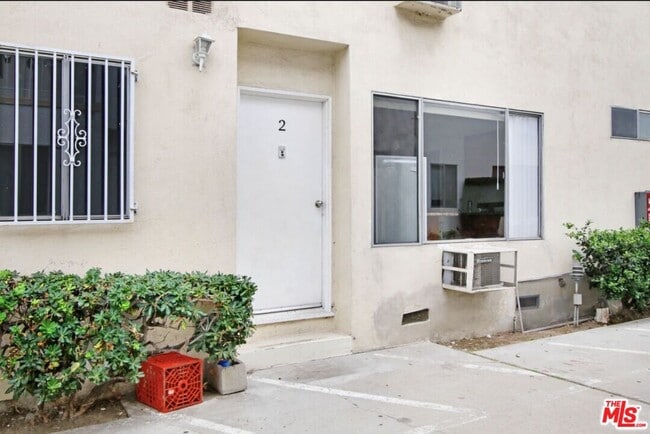 Photo - 817 N Hudson Ave Unidad 2