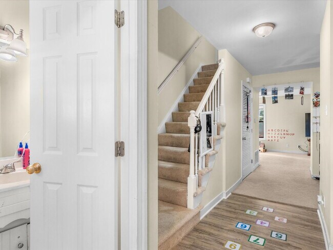 Photo - 1701 Early Settlers Rd