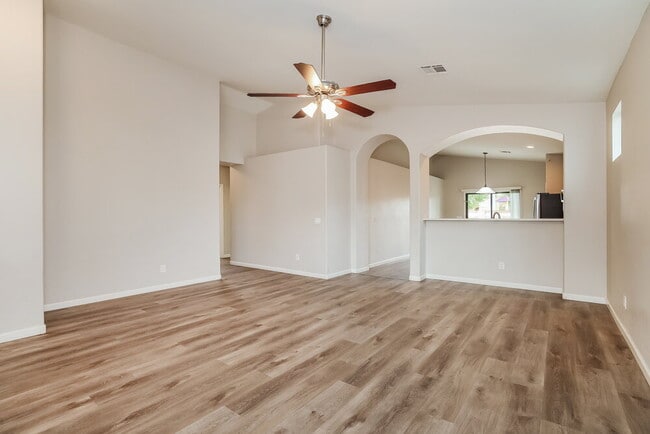 Photo - 2547 W Lynne Ave