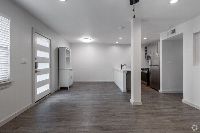 2BR, 2BA - 960SF - Living Room