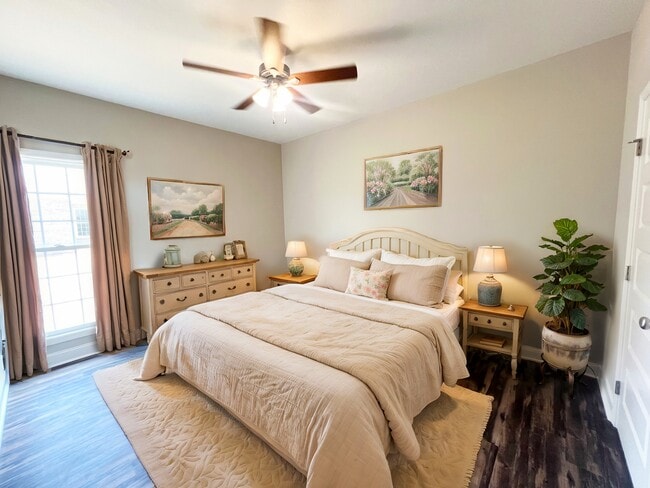 Photo - 201 Silverthorn Dr