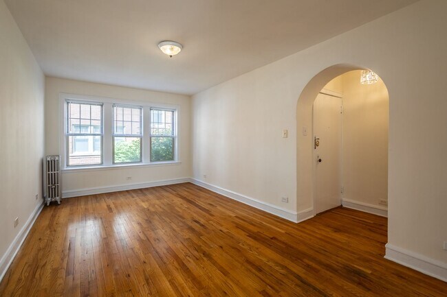 Photo - 2607 N Lamon Ave Unit 2607-B1