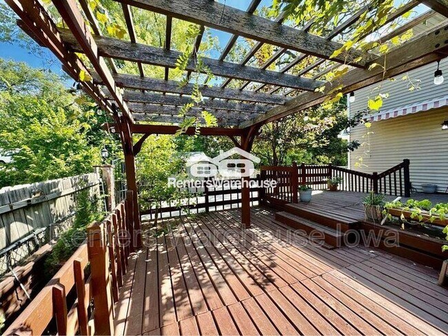 Photo - 1435 University Ave