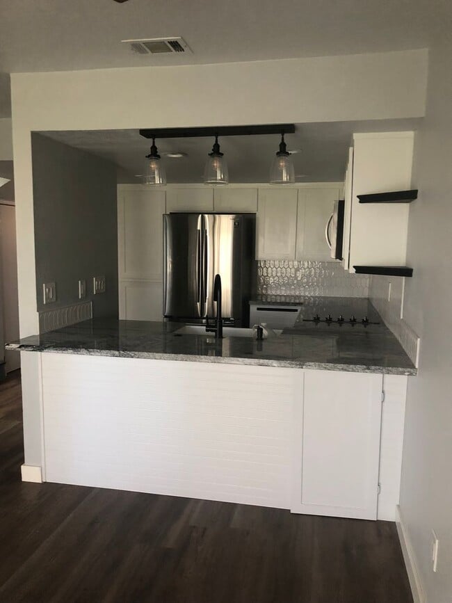 Photo - 3 bedroom 2 bathroom Condo in Helendale! Unit 9