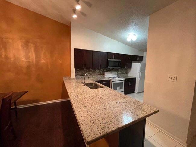1751 Ranchview Dr