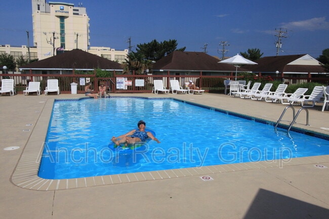 Photo - 214B 57th St