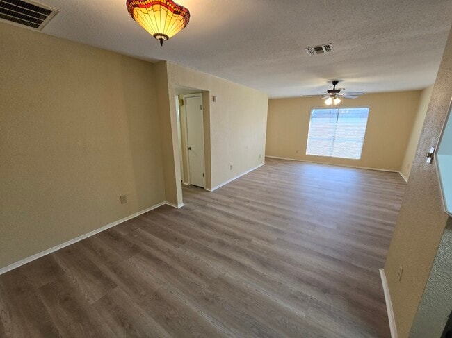 Photo - 5669 Birchmont Dr Unidad True