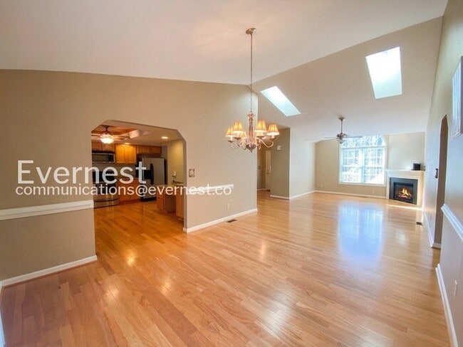 Photo - 103 Winchester Ln