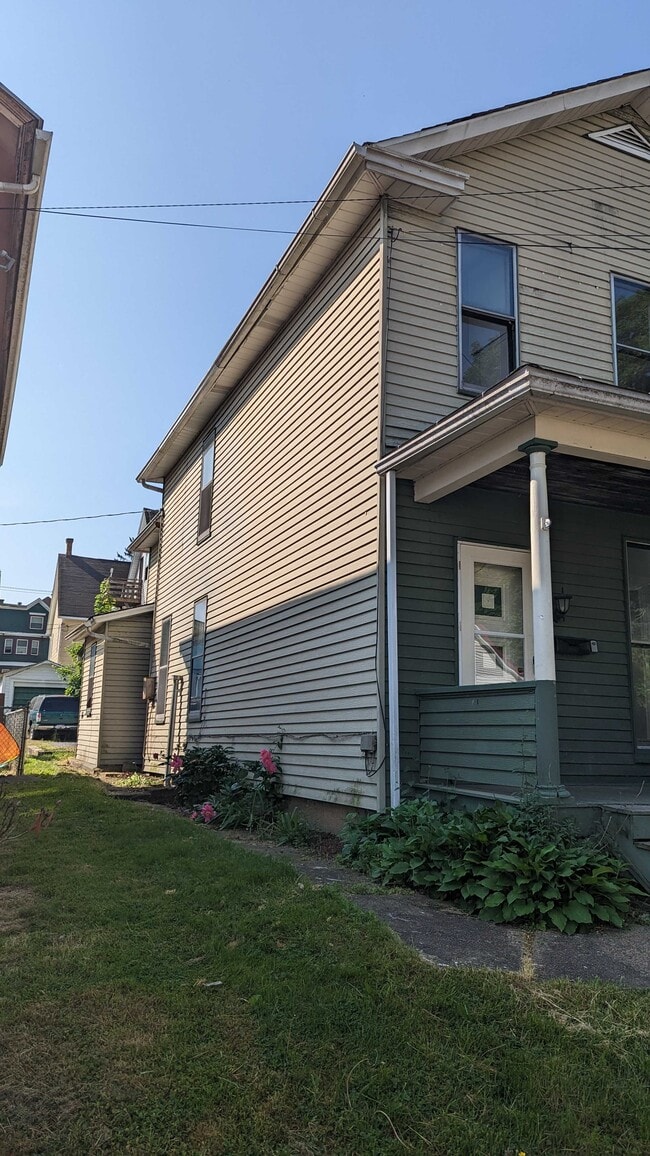 Photo - 415 W Front St