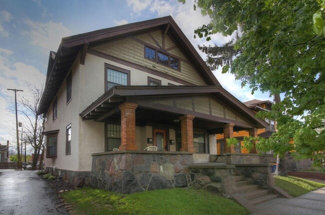 Photo - 360 Richard Terrace SE