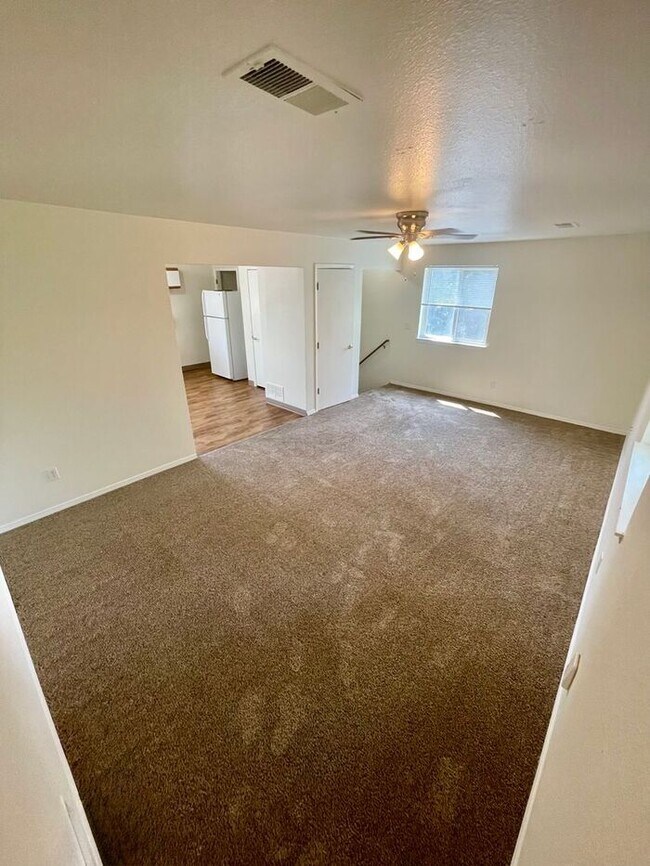 Move-In Special: 2 Weeks Free! Spacious 3 Bed, 1.5 Bath Apartment in Longmont