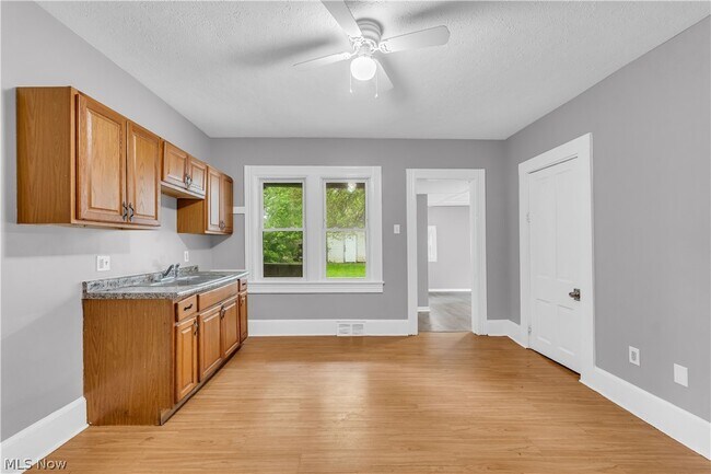 Building Photo - 2050 W 83rd St Unit 1/DN