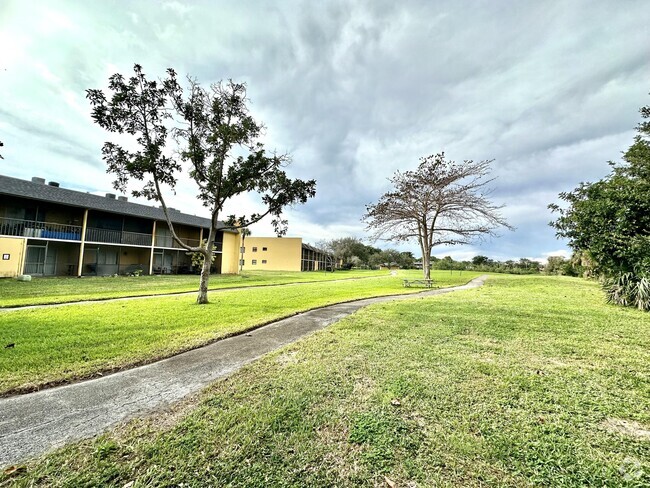 Building Photo - 1405 Meadows Cir Rental