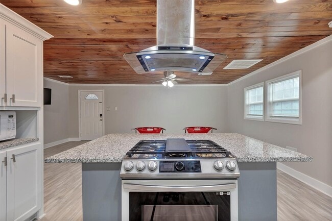 Building Photo - 618 Harvard St