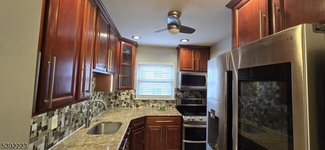 Photo - 100 Luttgen Pl Unit B1