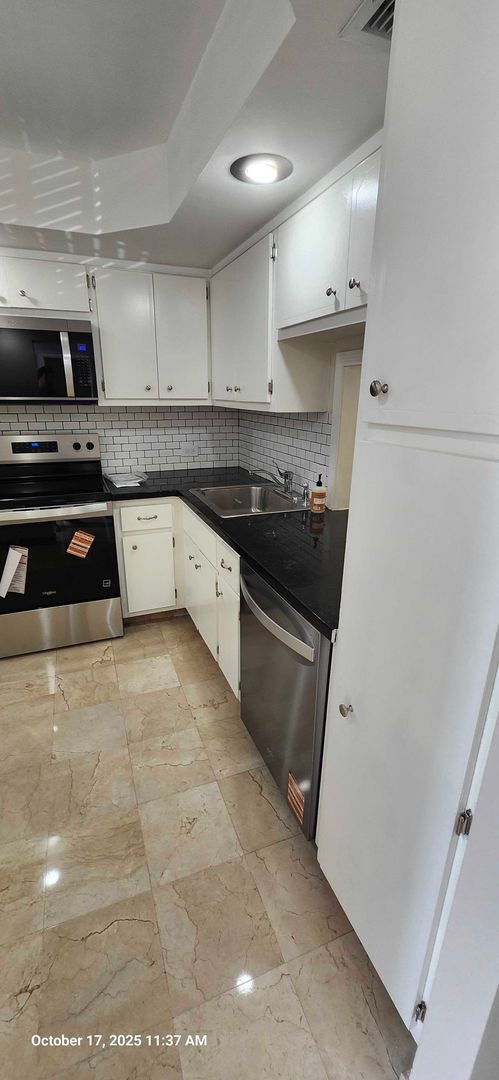 Photo - Spacious 1 Bed + Den | 1.5 Bath Apartment ...