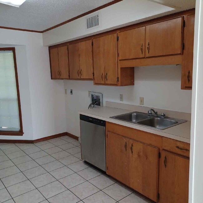 Photo - 115 S Maple St