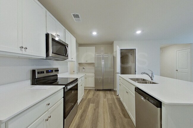Photo - 123 Overstreet Way